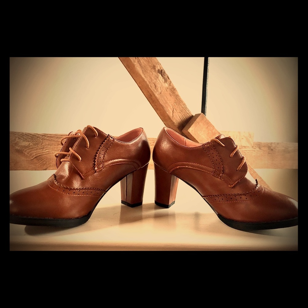 Women’s Brown leather high-heeled Oxfords